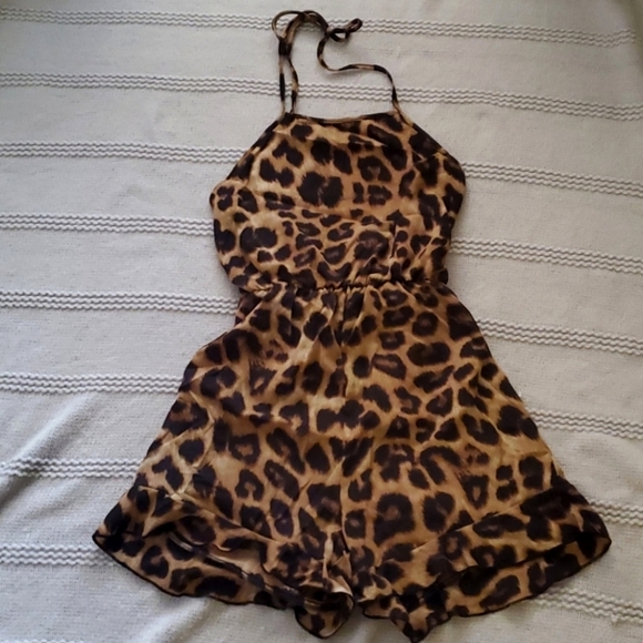 Leopard Print Ruffle Hem Halter Romper - Picture 2 of 6
